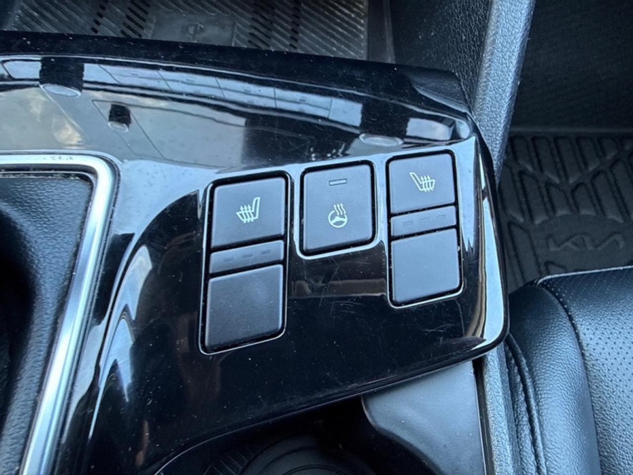 2023 Kia Sportage X-Line  Heated Steering Wheel - $210 B/W Photo