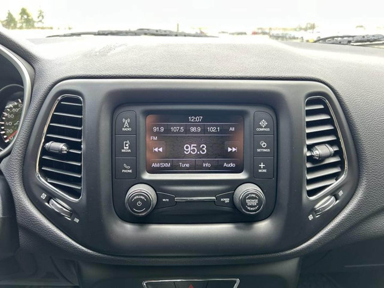 2018 Jeep Compass North 4x4 | Heated Steering | No accidents Photo