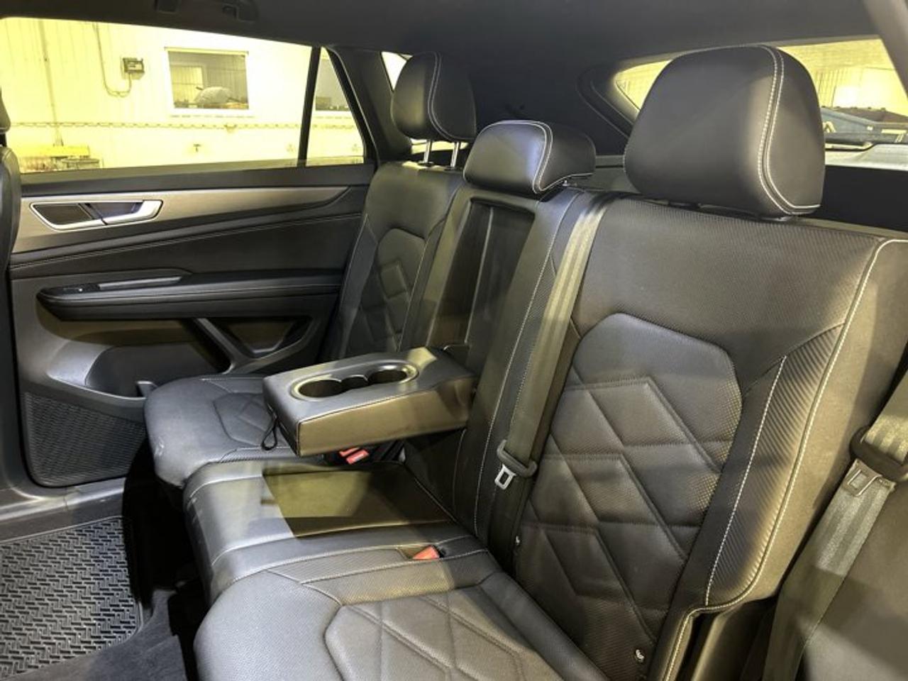 2024 Volkswagen Atlas Cross Sport Comfortline 4MOTION | Ventilated Seats | No accidents Photo