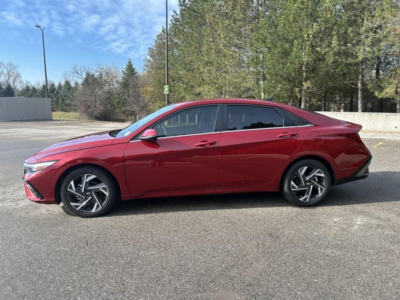 2025 Hyundai Elantra Luxury | One owner | No accidents | Leather Seats | Heated Steering Photo