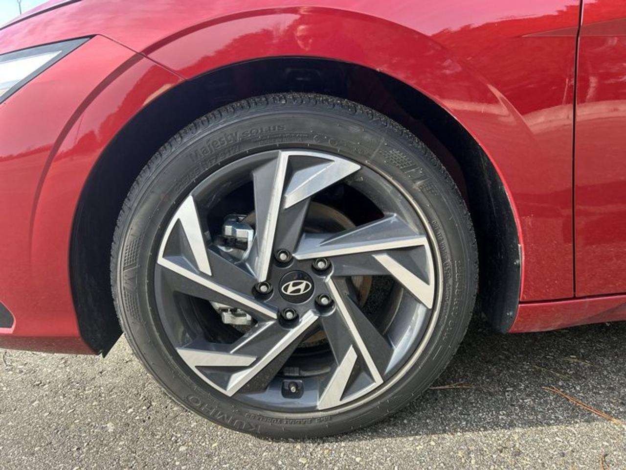 2025 Hyundai Elantra Luxury | One owner | No accidents | Leather Seats | Heated Steering Photo