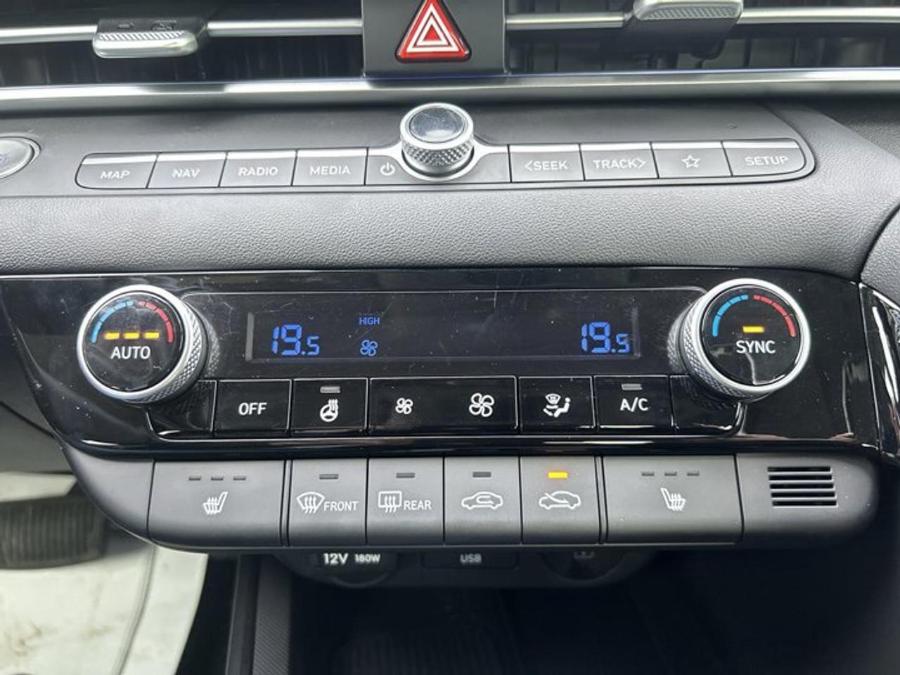 2025 Hyundai Elantra Luxury | One owner | No accidents | Leather Seats | Heated Steering Photo
