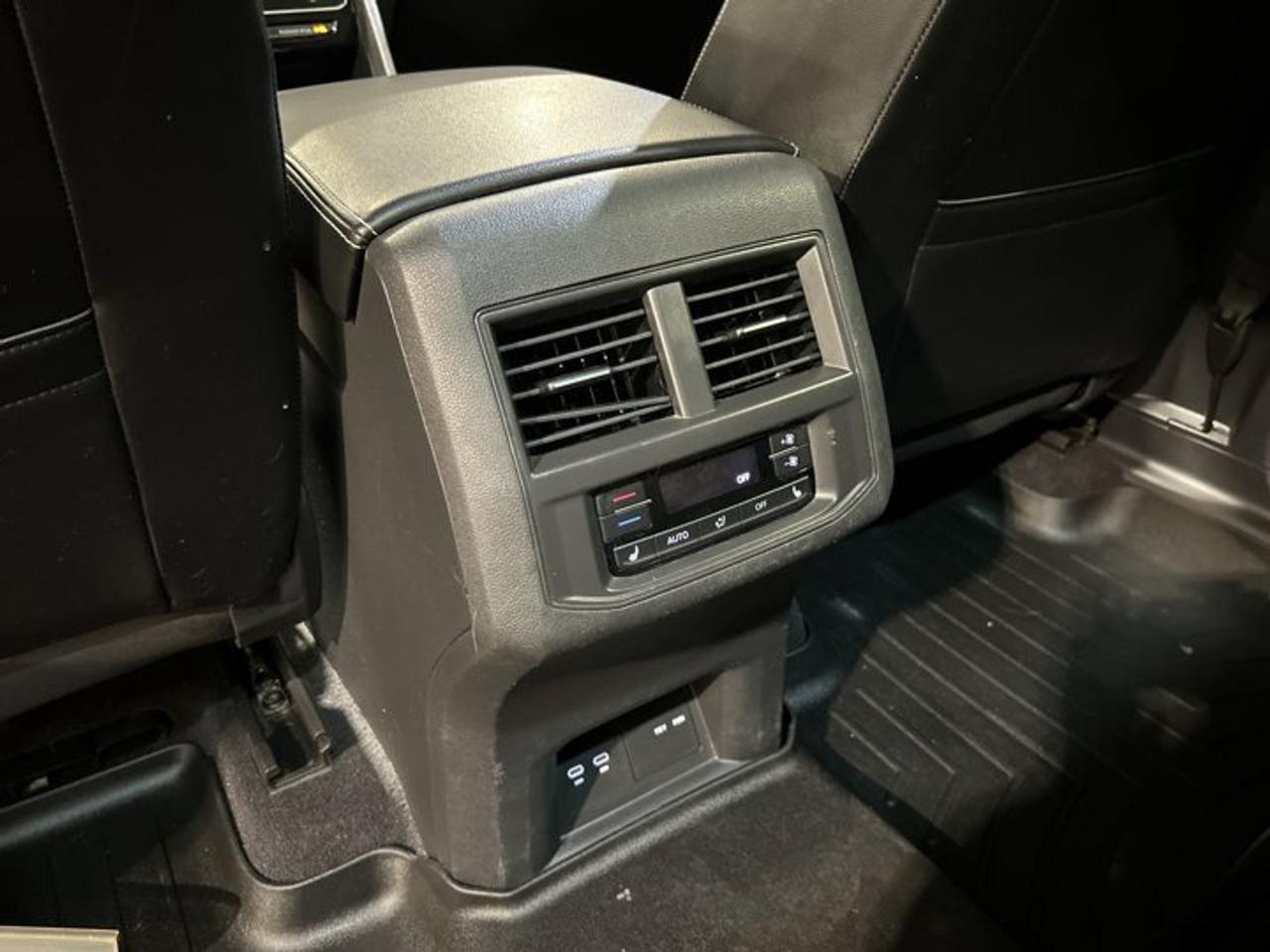 2022 Volkswagen Atlas Execline 4MOTION | Ventilated Seats | No accidents Photo