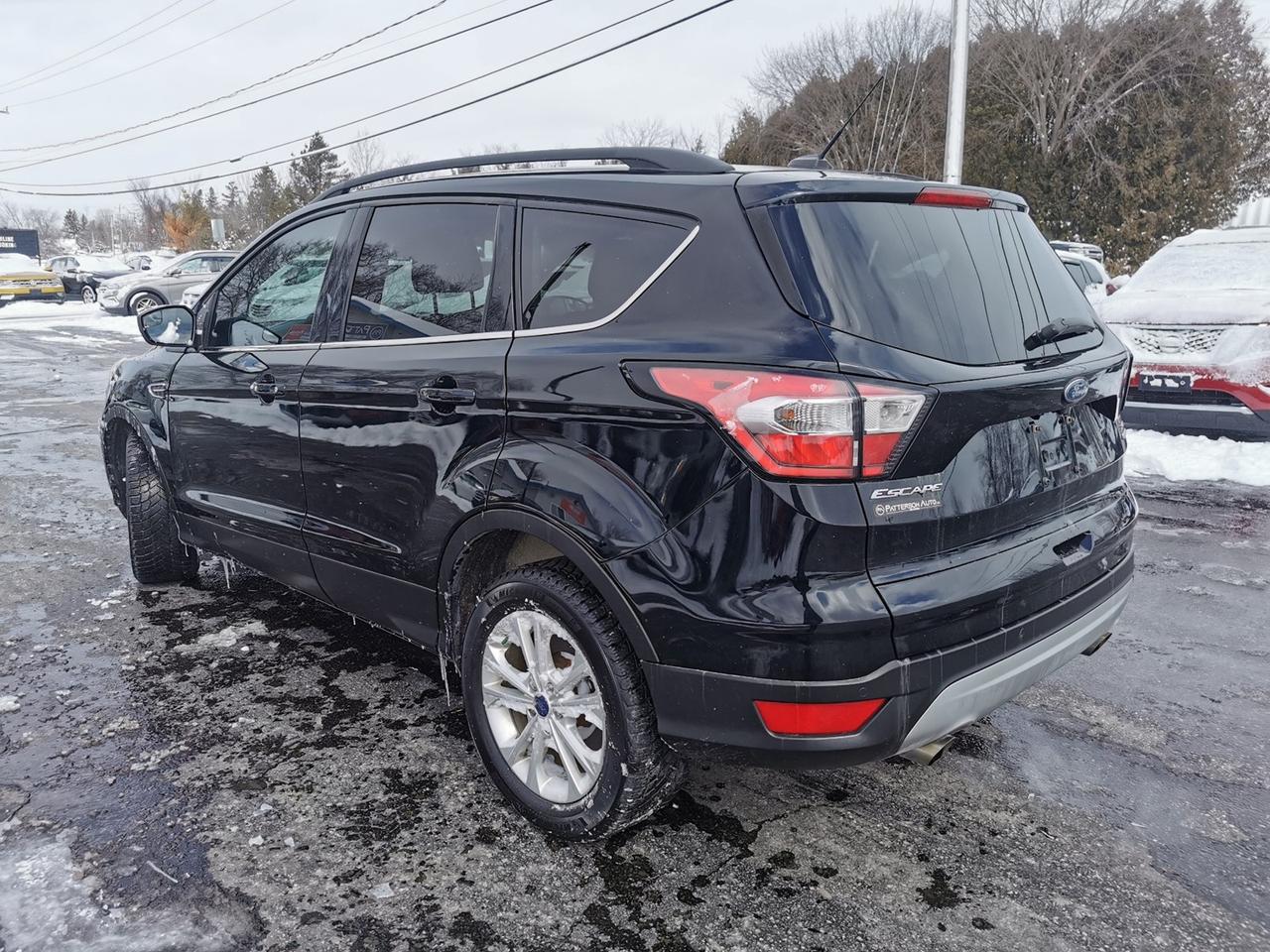 2017 Ford Escape SE FWD Photo2