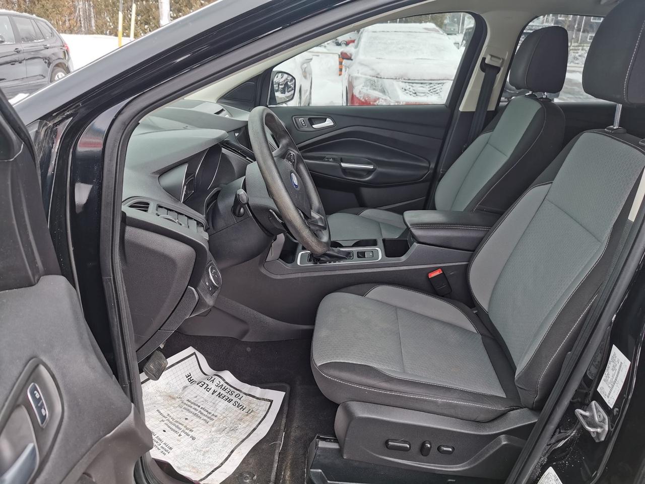 2017 Ford Escape SE FWD Photo