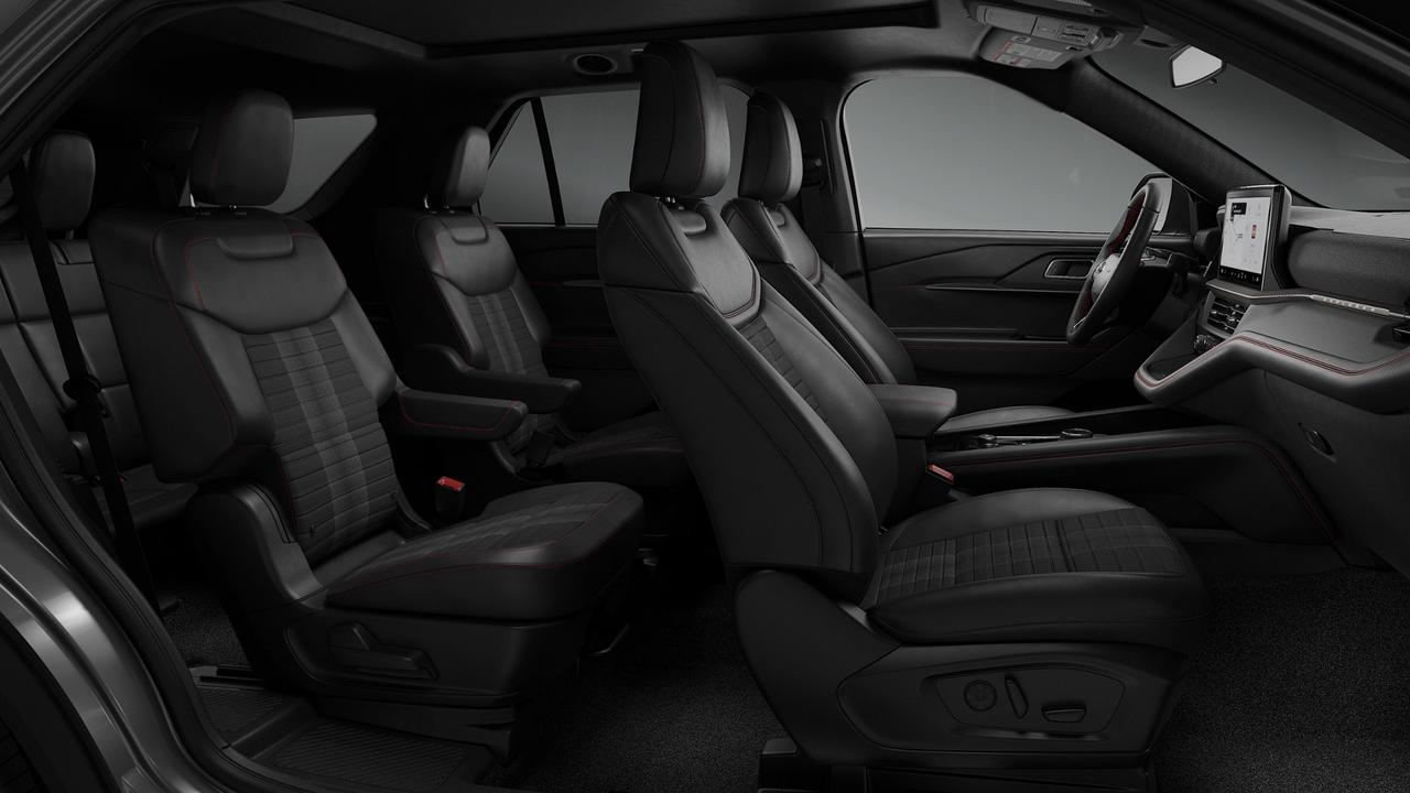 2026 Ford Explorer ST-Line Photo3