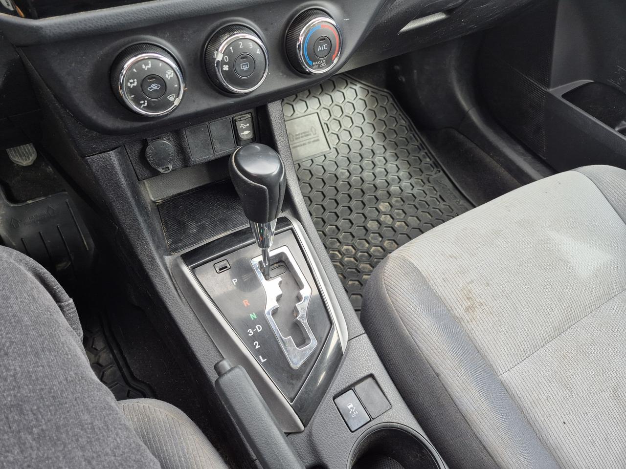 2015 Toyota Corolla L Photo