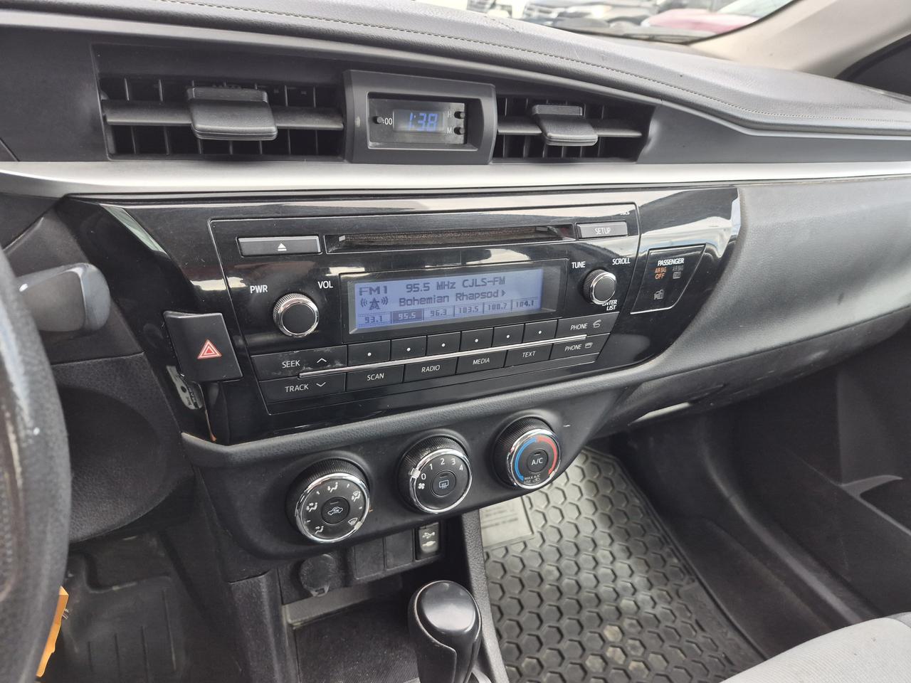 2015 Toyota Corolla L Photo