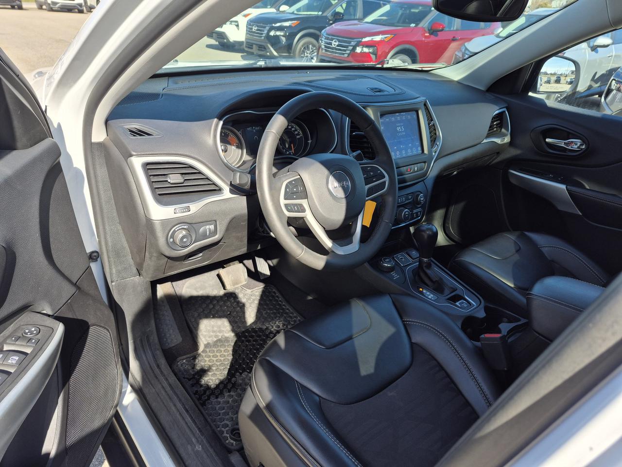 2022 Jeep Cherokee Sport Photo