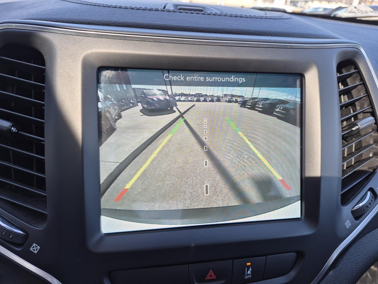 2022 Jeep Cherokee Sport Photo