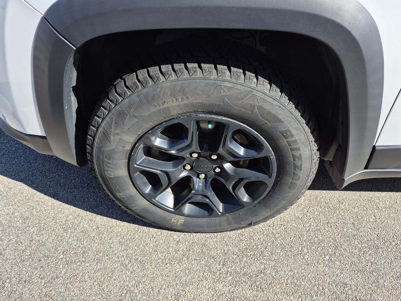 2022 Jeep Cherokee Sport Photo