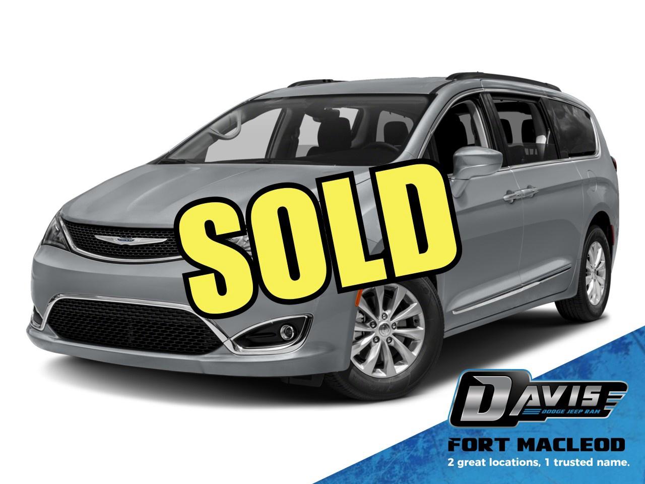 Used 2017 Chrysler Pacifica 4dr Wgn Touring-L for sale in Fort Macleod, AB