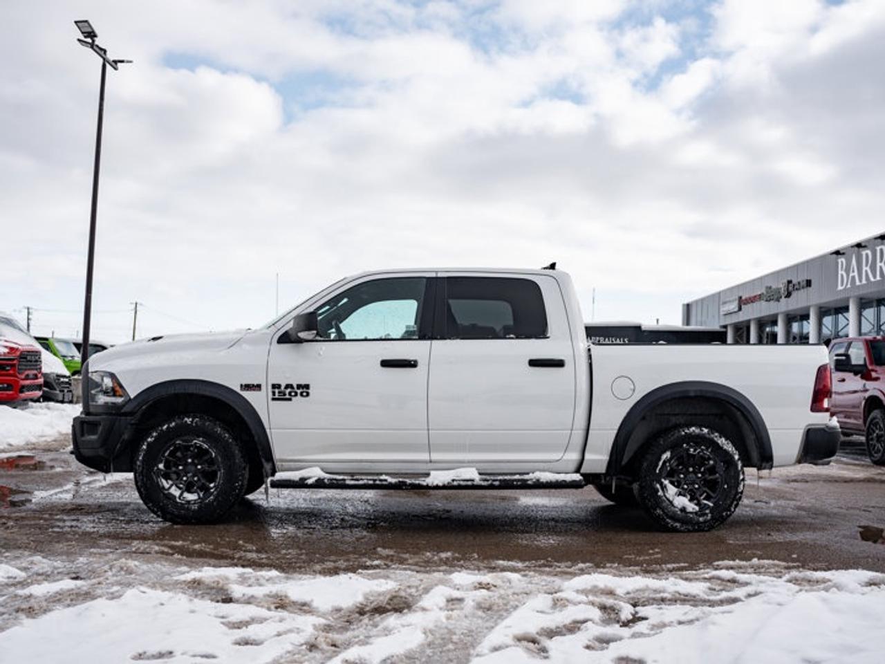 2021 RAM 1500 Classic WARLOCK Photo4