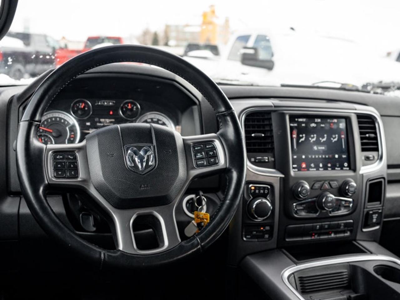 2021 RAM 1500 Classic WARLOCK Photo2