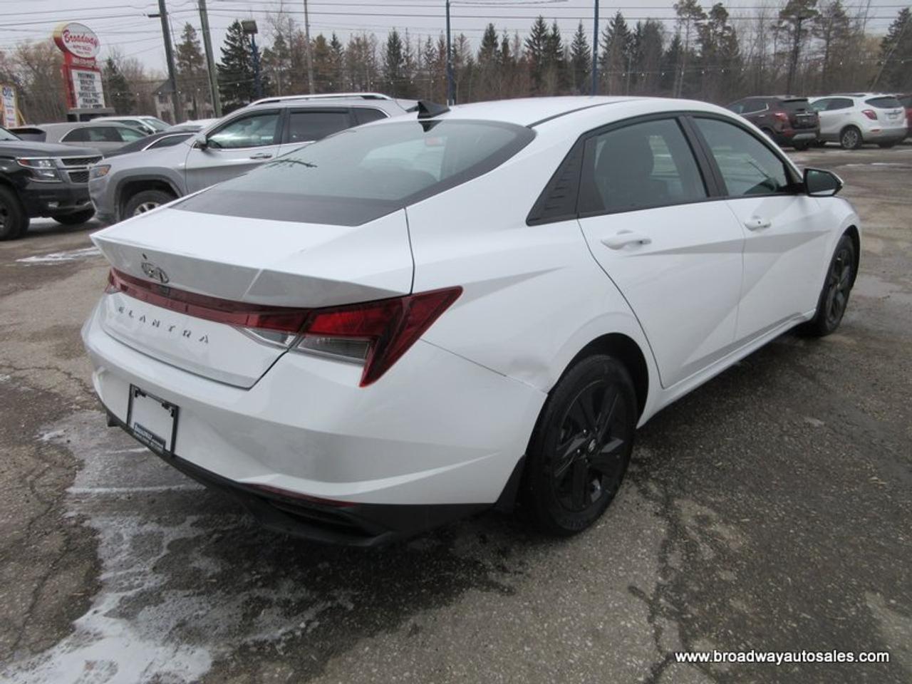 2022 Hyundai Elantra GREAT KM'S SEL-VERSION 5 PASSENGER 2.0L - DOHC.. DRIVE-MODE-SELECT.. HEATED SEATS & WHEEL.. BACK-UP CAMERA.. BLUETOOTH SYSTEM.. KEYLESS ENTRY.. Photo