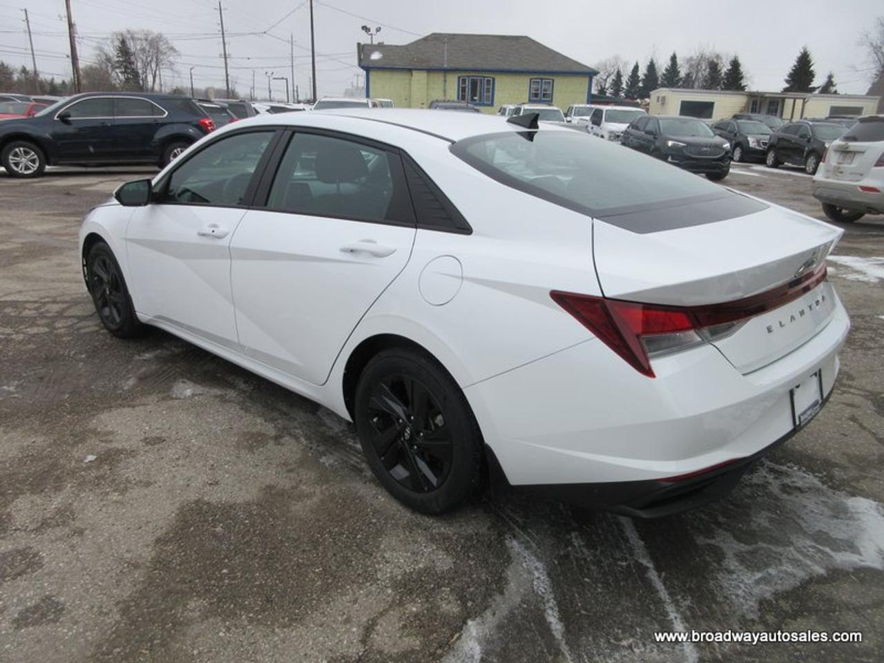 2022 Hyundai Elantra GREAT KM'S SEL-VERSION 5 PASSENGER 2.0L - DOHC.. DRIVE-MODE-SELECT.. HEATED SEATS & WHEEL.. BACK-UP CAMERA.. BLUETOOTH SYSTEM.. KEYLESS ENTRY.. Photo