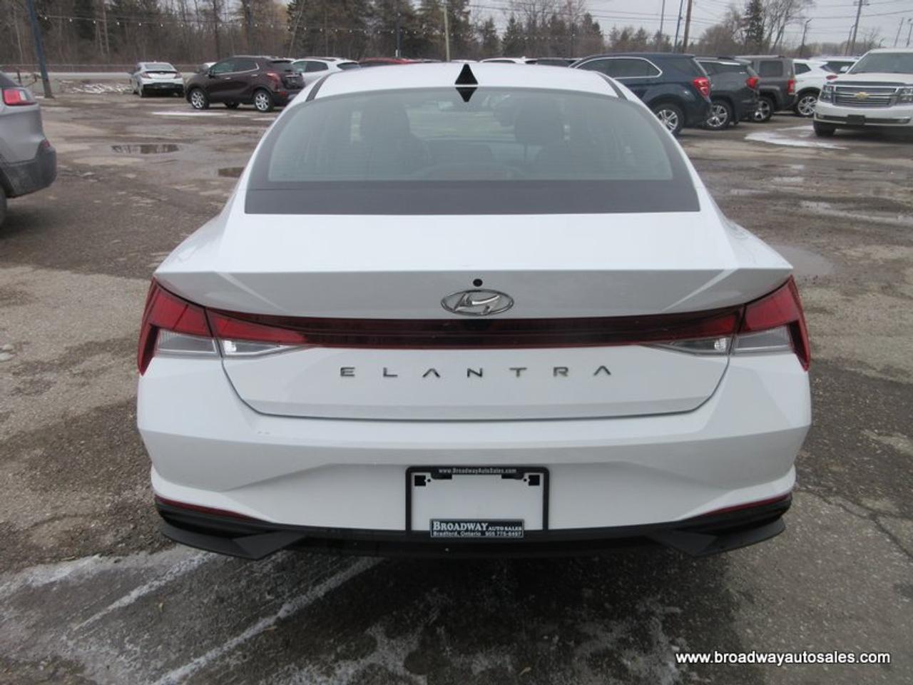 2022 Hyundai Elantra GREAT KM'S SEL-VERSION 5 PASSENGER 2.0L - DOHC.. DRIVE-MODE-SELECT.. HEATED SEATS & WHEEL.. BACK-UP CAMERA.. BLUETOOTH SYSTEM.. KEYLESS ENTRY.. Photo