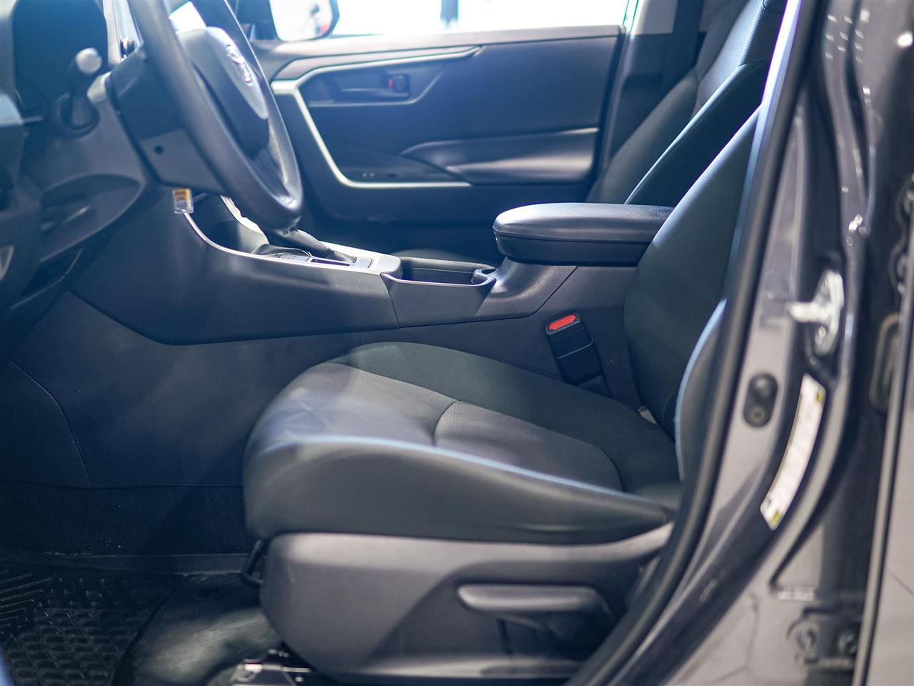 2025 Toyota RAV4 LE | AWD | NO ACCIDENTS | BLIND SPOT Photo