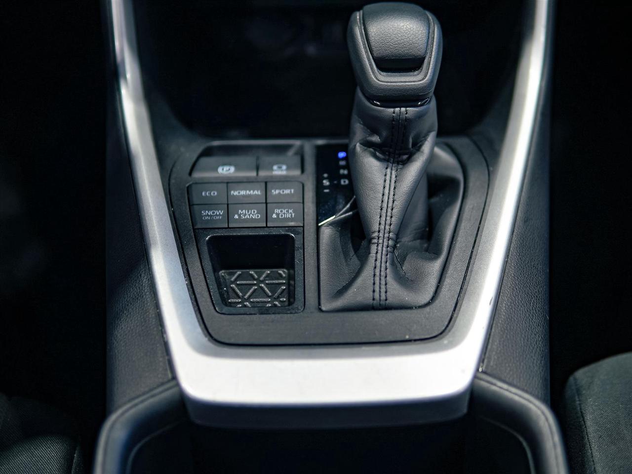 2025 Toyota RAV4 LE | AWD | NO ACCIDENTS | BLIND SPOT Photo