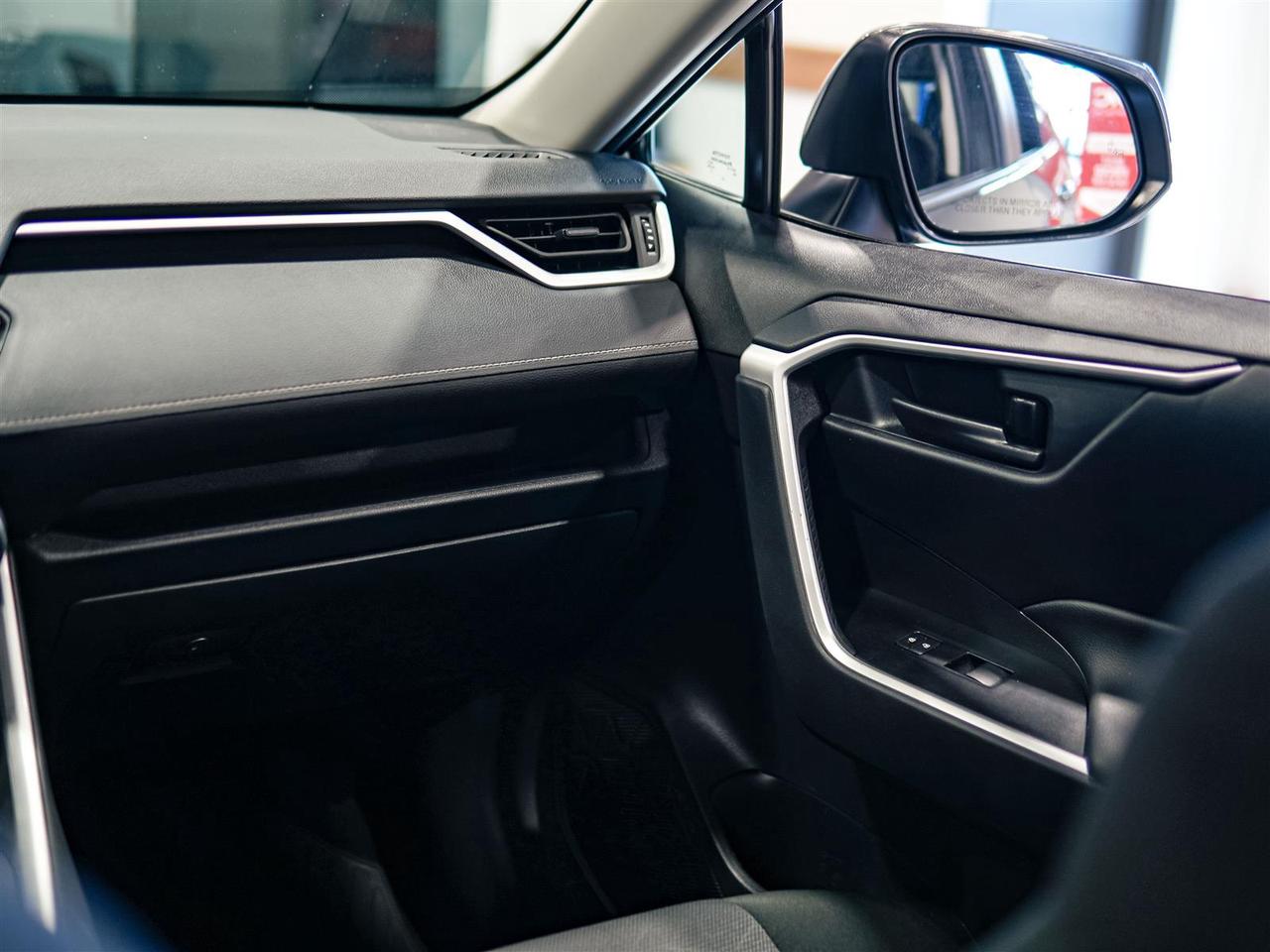 2025 Toyota RAV4 LE | AWD | NO ACCIDENTS | BLIND SPOT Photo
