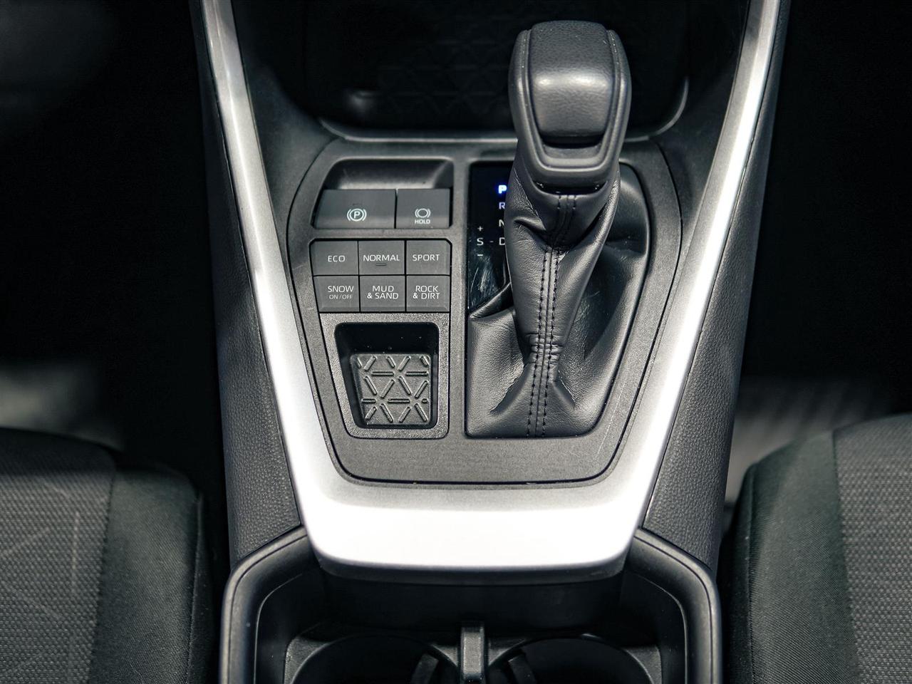 2025 Toyota RAV4 LE | AWD | NO ACCIDENTS | BLIND SPOT Photo