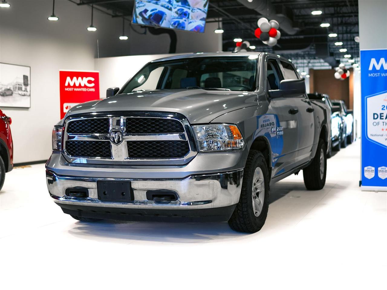2023 RAM 1500 Classic SLT CREW | 4X4 | 5.7L V8 HEMI | HITCH | NO ACCIDENTS Photo