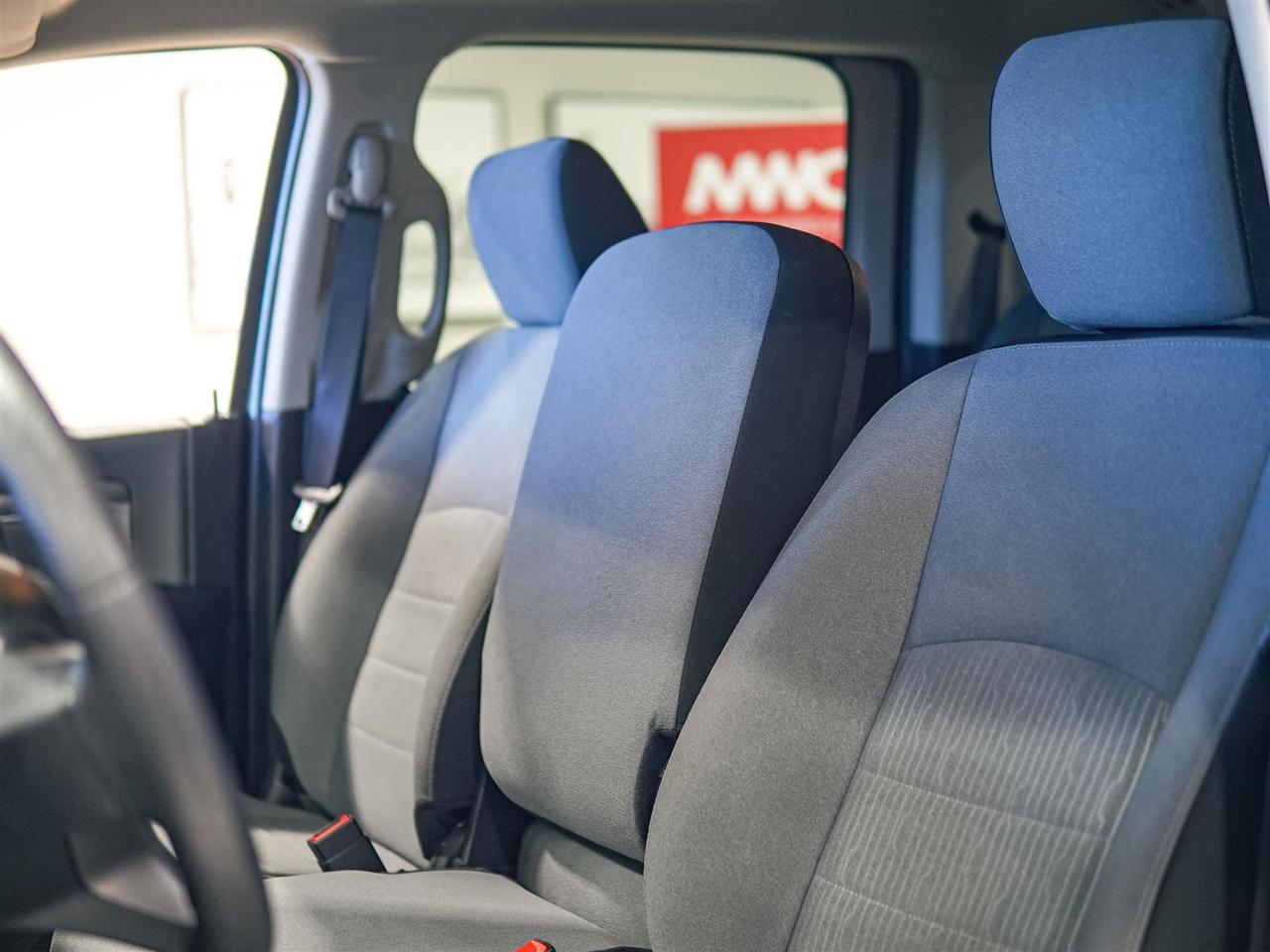 2023 RAM 1500 Classic SLT CREW | 4X4 | 5.7L V8 HEMI | HITCH | NO ACCIDENTS Photo