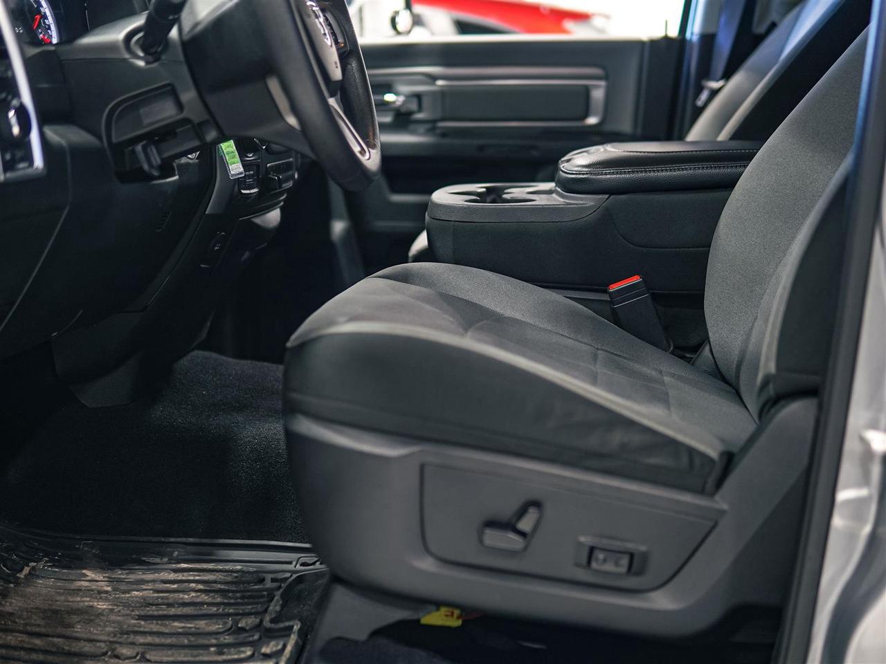 2023 RAM 1500 Classic SLT CREW | 4X4 | 5.7L V8 HEMI | HITCH | NO ACCIDENTS Photo