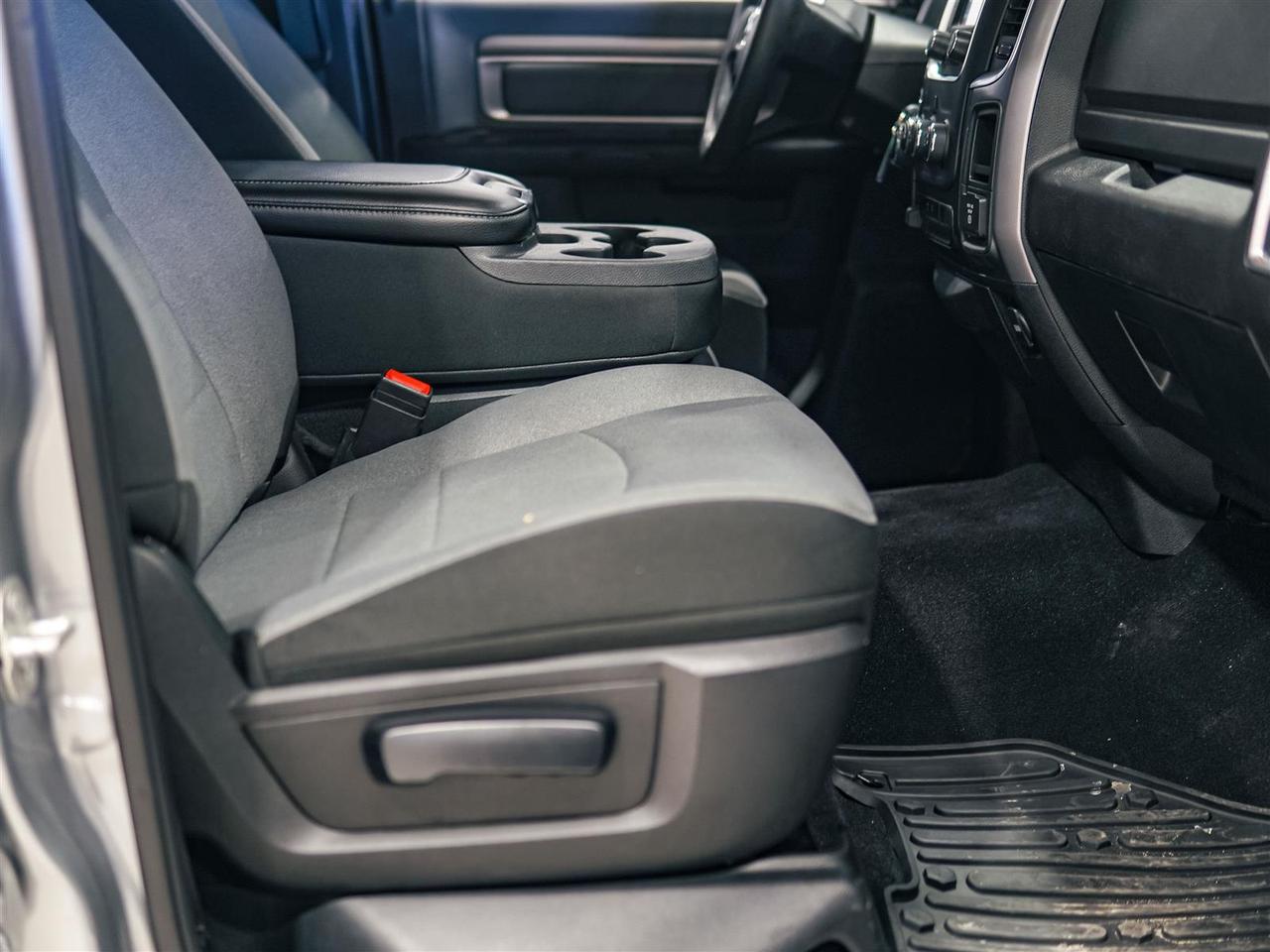 2023 RAM 1500 Classic SLT CREW | 4X4 | 5.7L V8 HEMI | HITCH | NO ACCIDENTS Photo