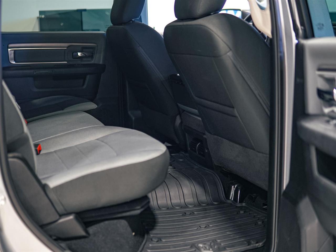 2023 RAM 1500 Classic SLT CREW | 4X4 | 5.7L V8 HEMI | HITCH | NO ACCIDENTS Photo