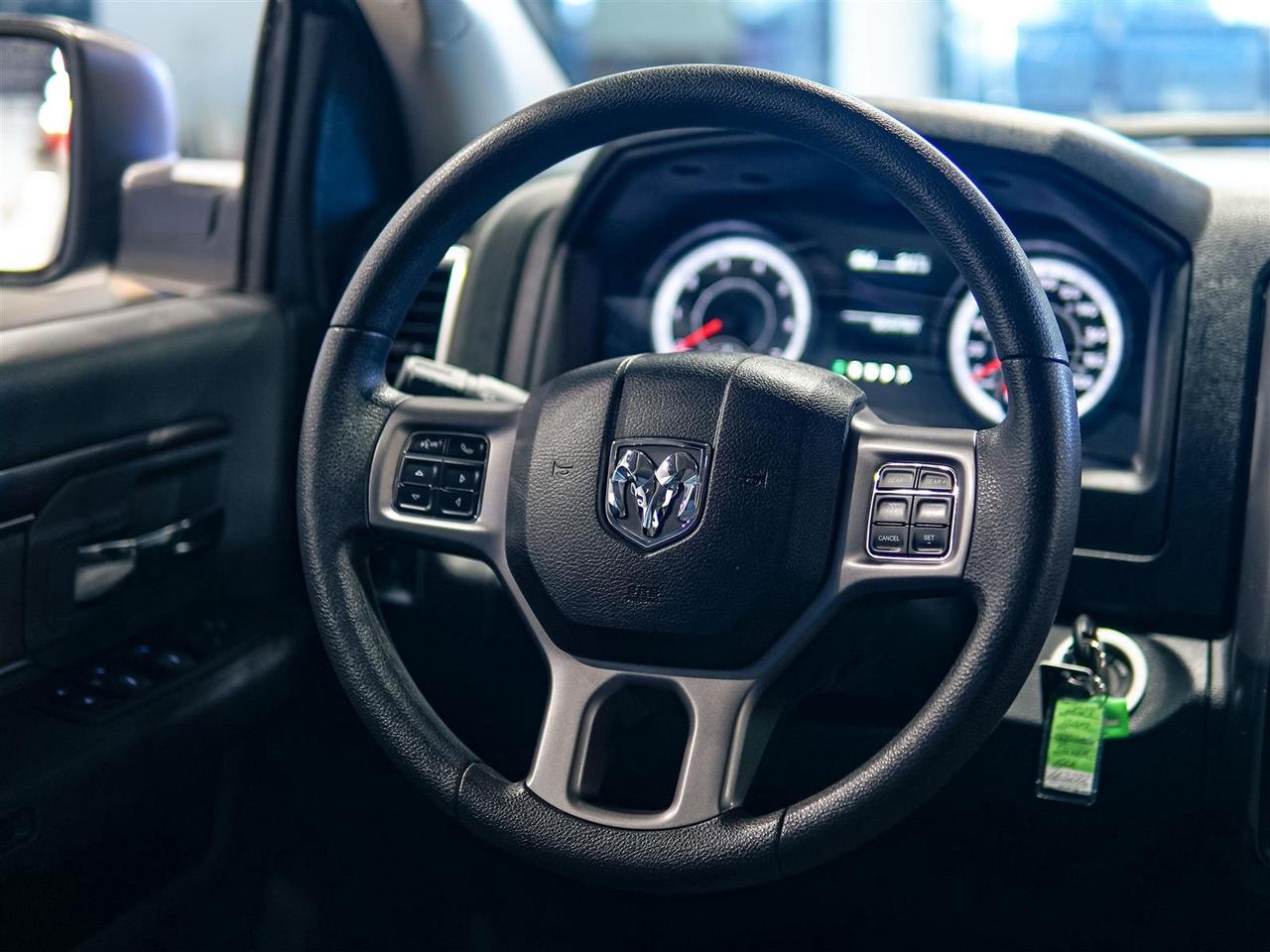 2023 RAM 1500 Classic SLT CREW | 4X4 | 5.7L V8 HEMI | HITCH | NO ACCIDENTS Photo