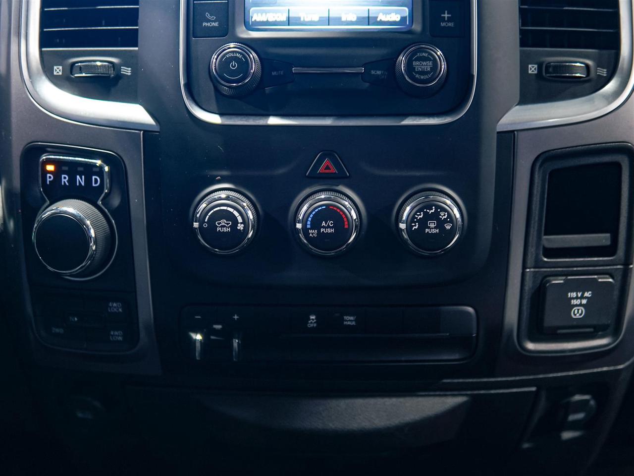 2023 RAM 1500 Classic SLT CREW | 4X4 | 5.7L V8 HEMI | HITCH | NO ACCIDENTS Photo