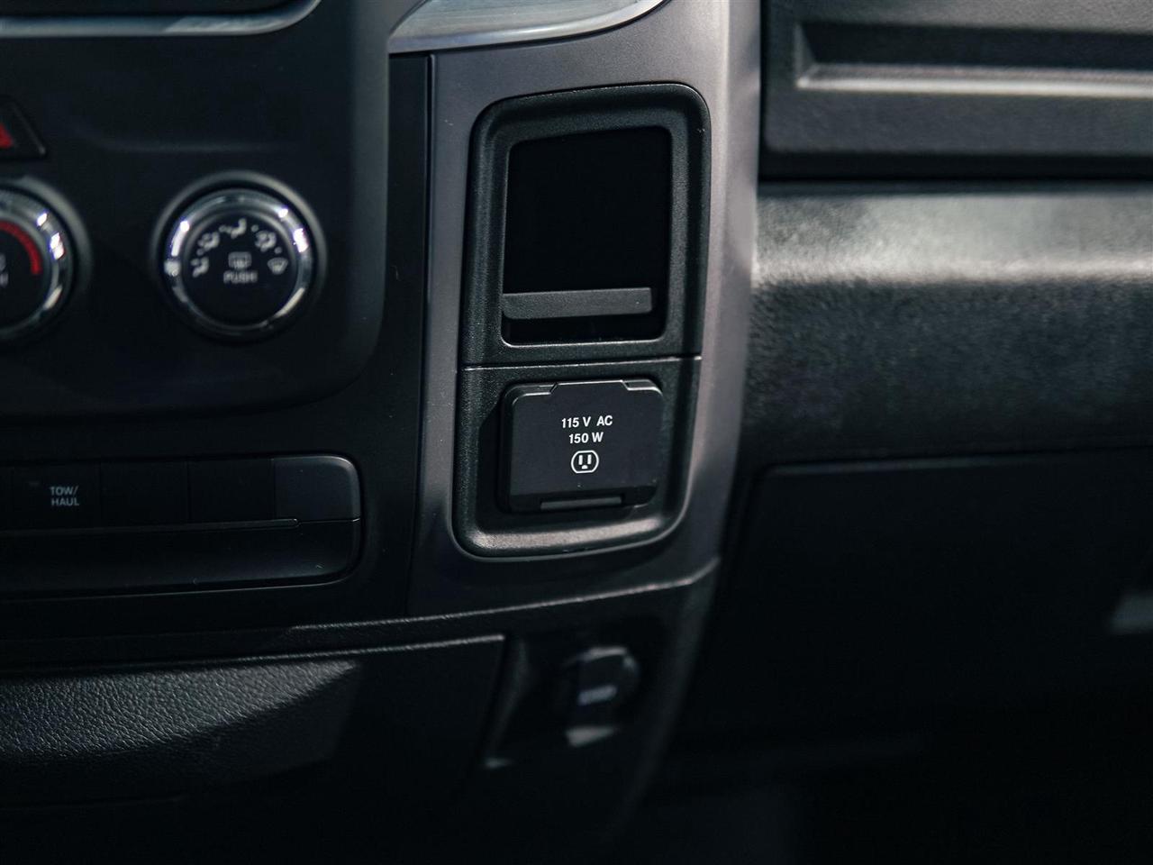 2023 RAM 1500 Classic SLT CREW | 4X4 | 5.7L V8 HEMI | HITCH | NO ACCIDENTS Photo