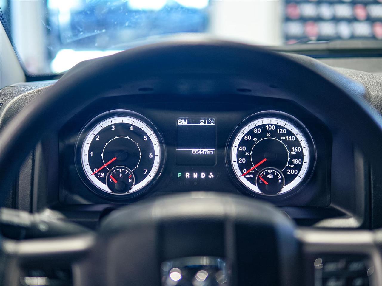 2023 RAM 1500 Classic SLT CREW | 4X4 | 5.7L V8 HEMI | HITCH | NO ACCIDENTS Photo