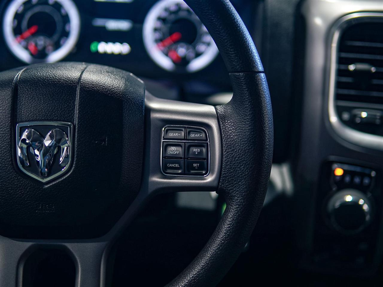 2023 RAM 1500 Classic SLT CREW | 4X4 | 5.7L V8 HEMI | HITCH | NO ACCIDENTS Photo