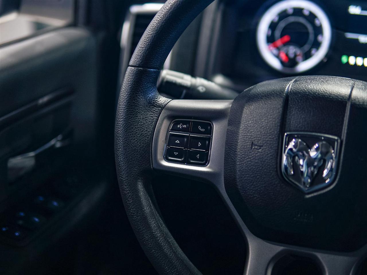 2023 RAM 1500 Classic SLT CREW | 4X4 | 5.7L V8 HEMI | HITCH | NO ACCIDENTS Photo