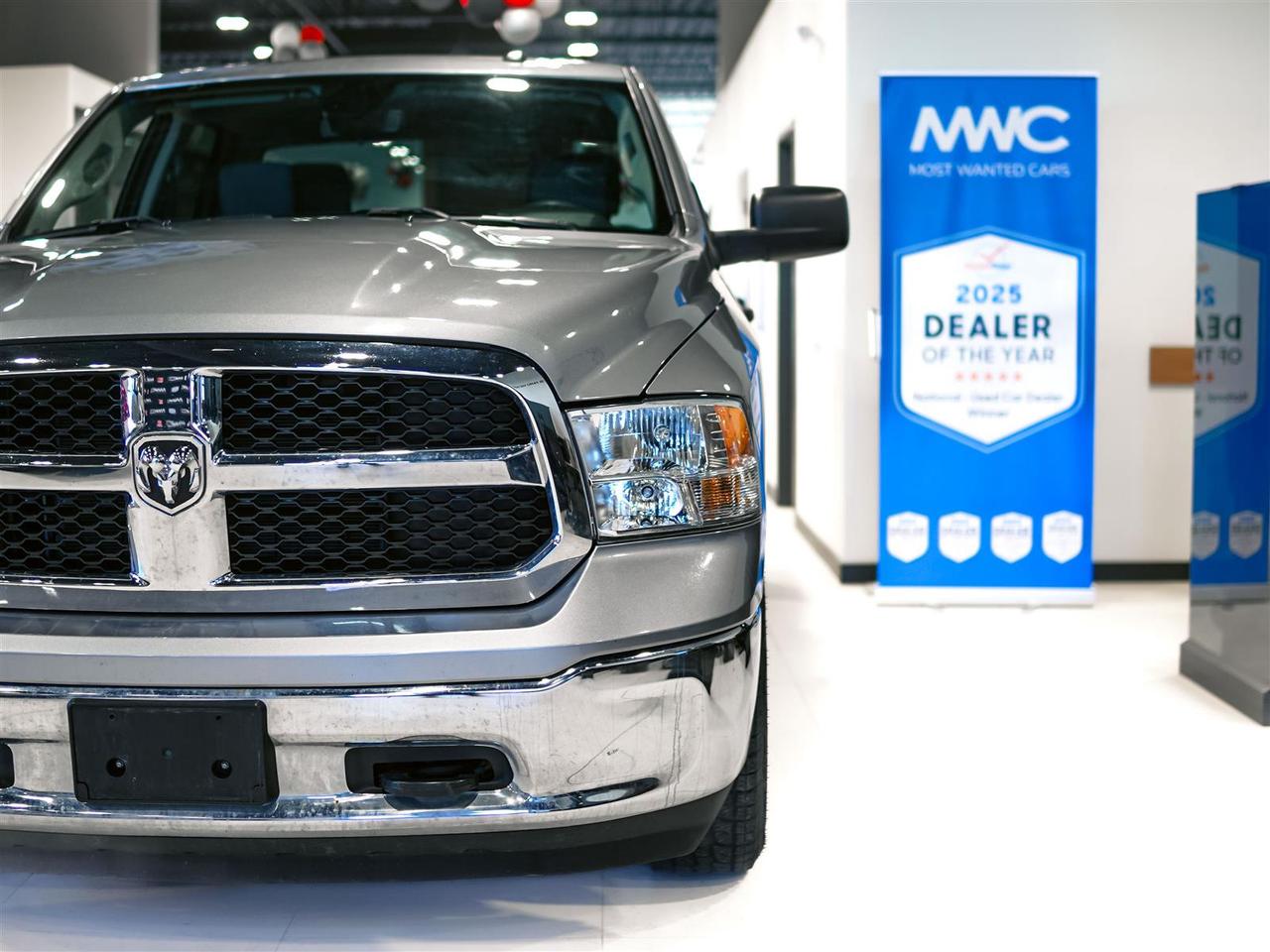 2023 RAM 1500 Classic SLT CREW | 4X4 | 5.7L V8 HEMI | HITCH | NO ACCIDENTS Photo