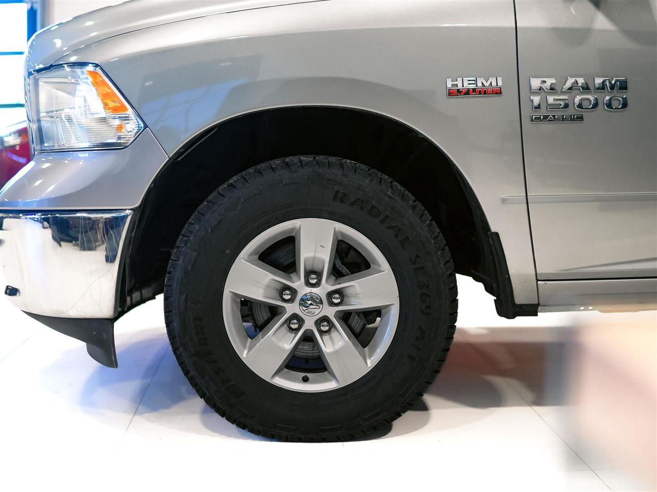 2023 RAM 1500 Classic SLT CREW | 4X4 | 5.7L V8 HEMI | HITCH | NO ACCIDENTS Photo