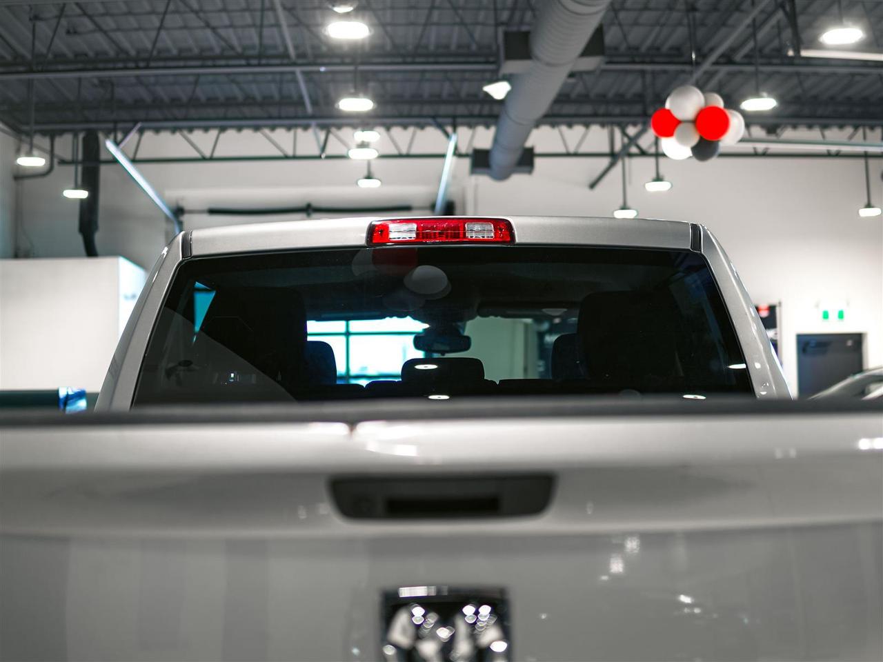 2023 RAM 1500 Classic SLT CREW | 4X4 | 5.7L V8 HEMI | HITCH | NO ACCIDENTS Photo