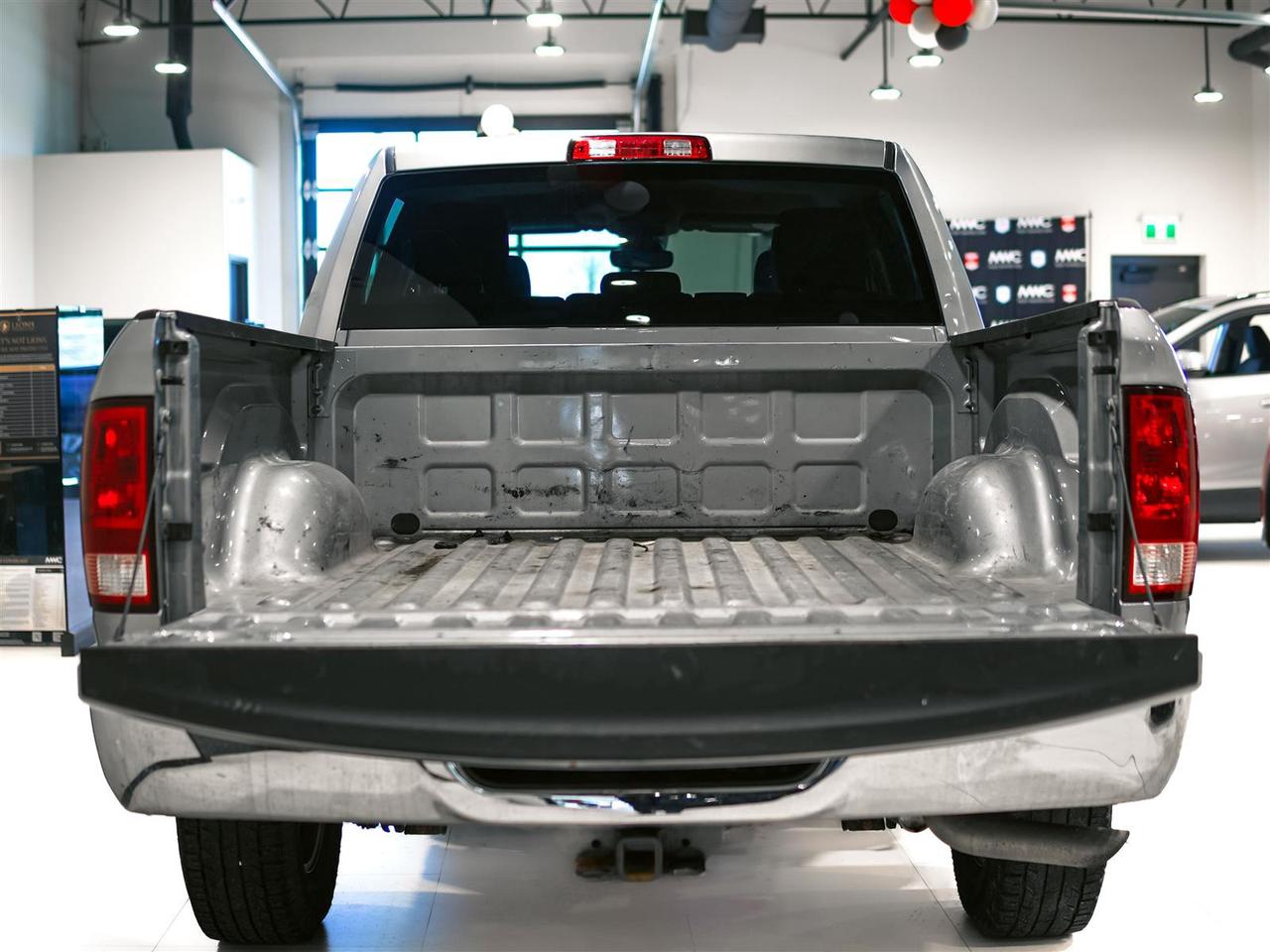2023 RAM 1500 Classic SLT CREW | 4X4 | 5.7L V8 HEMI | HITCH | NO ACCIDENTS Photo