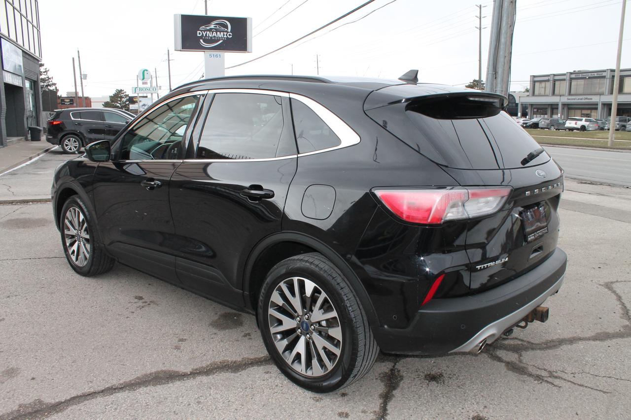 2021 Ford Escape Titanium Photo4