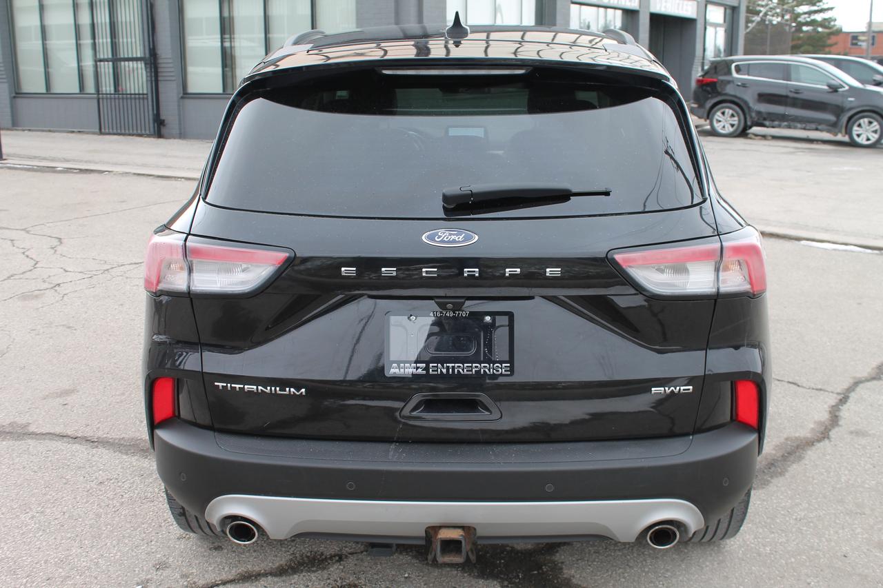 2021 Ford Escape Titanium Photo3