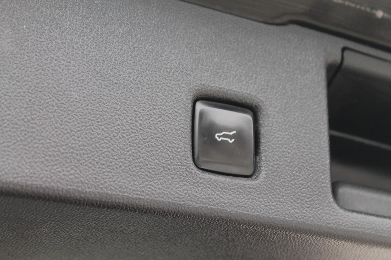 2021 Ford Escape Titanium Photo