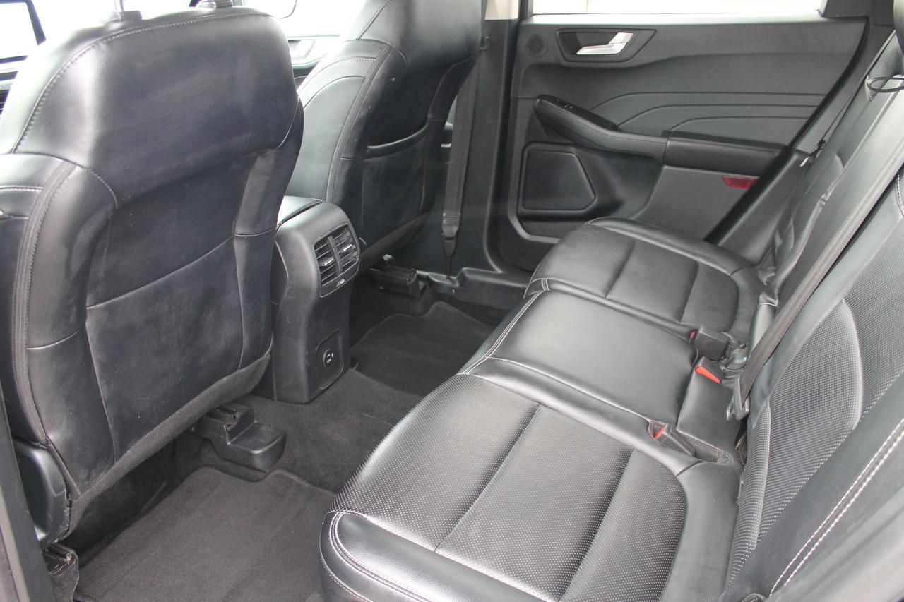 2021 Ford Escape Titanium Photo