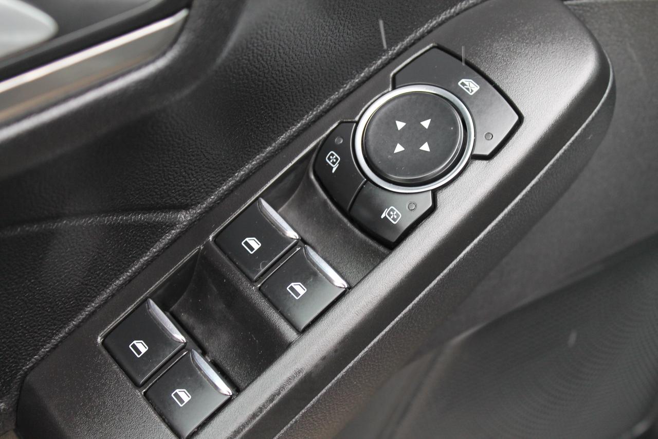 2021 Ford Escape Titanium Photo