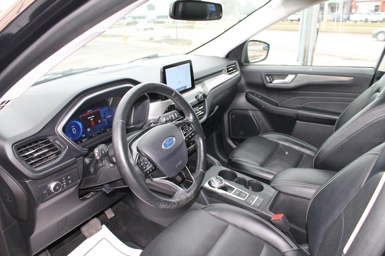 2021 Ford Escape Titanium Photo
