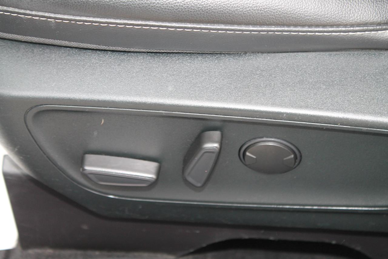 2021 Ford Escape Titanium Photo