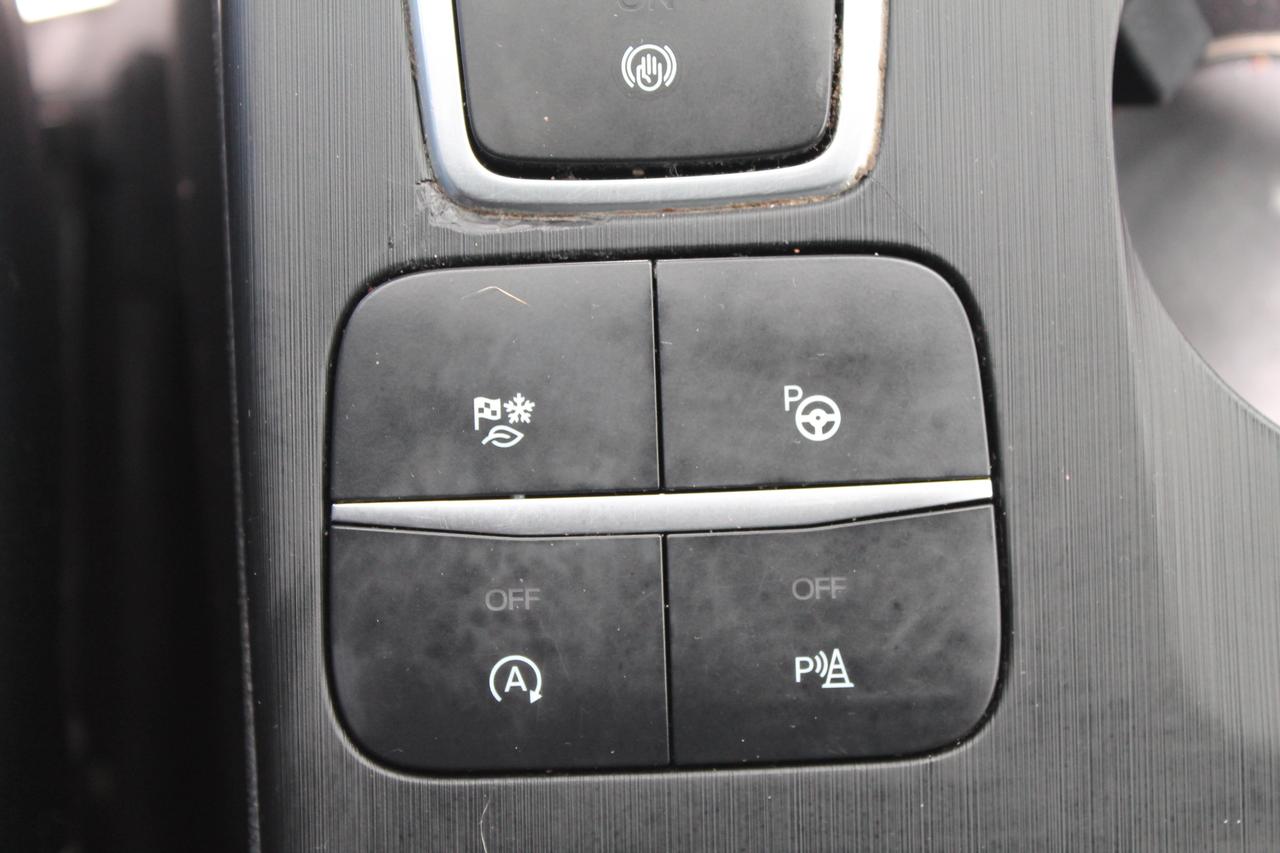 2021 Ford Escape Titanium Photo