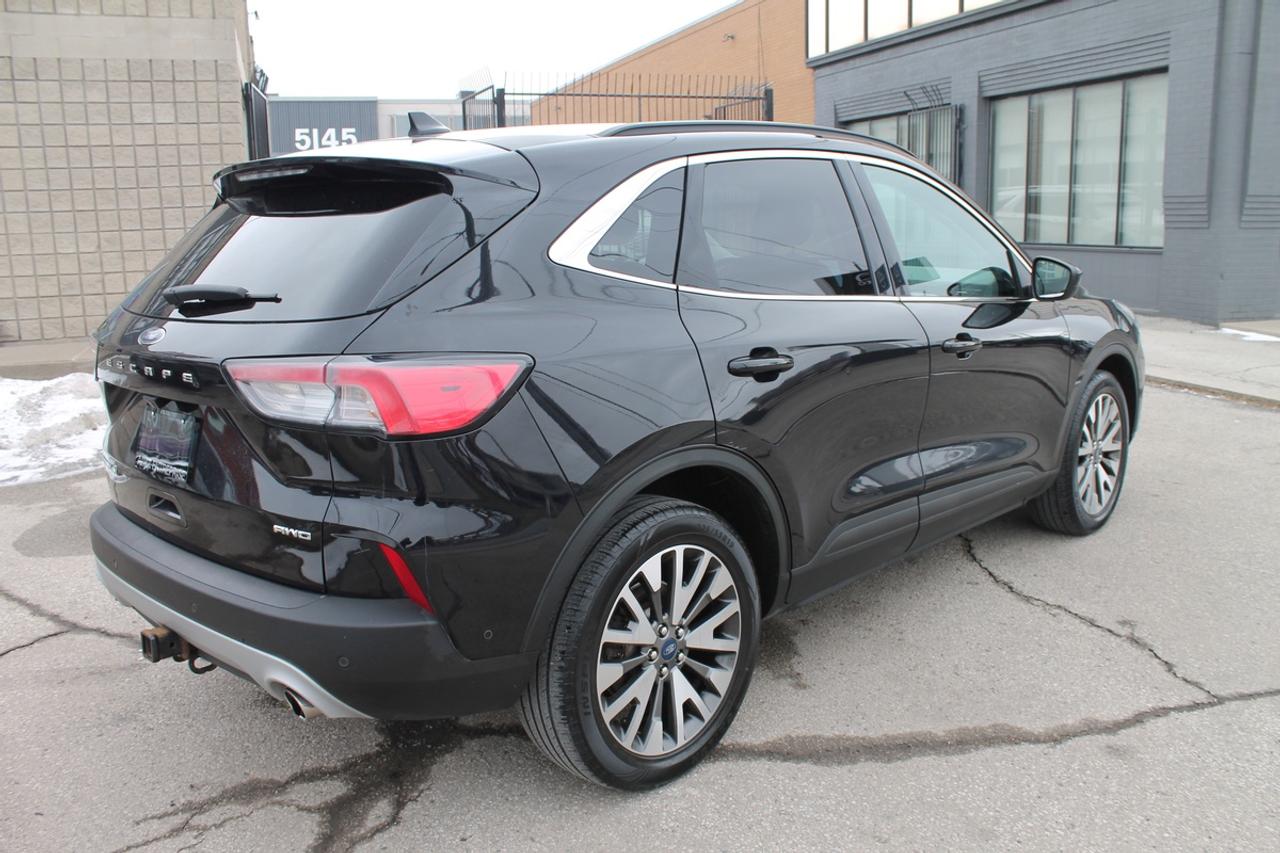 2021 Ford Escape Titanium Photo