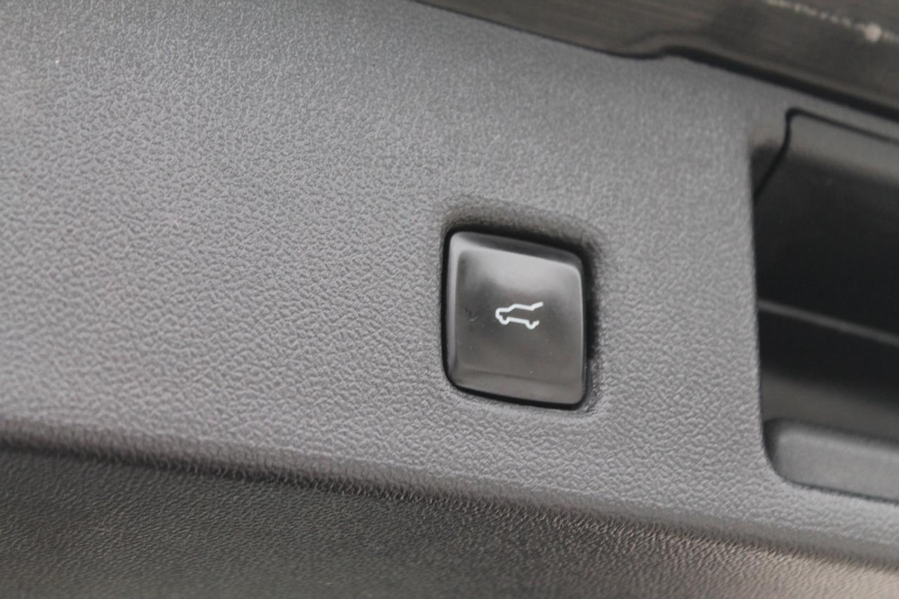 2021 Ford Escape Titanium Photo